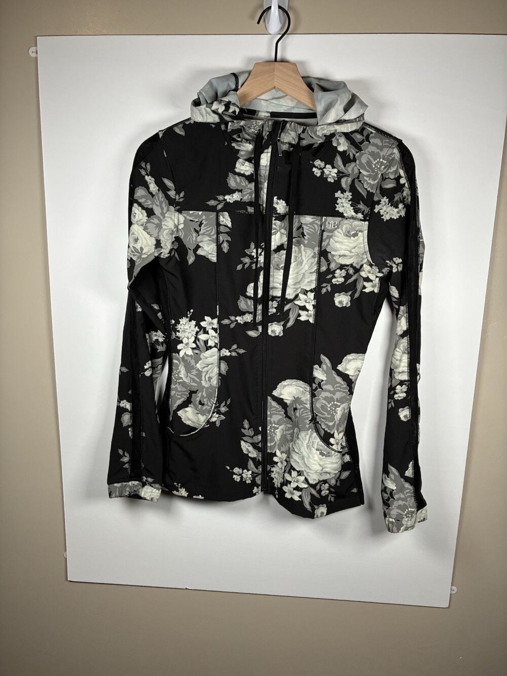 Albion Fit XS Black Gray Floral Full Zip Hooded Jacket Athleisure Activewear